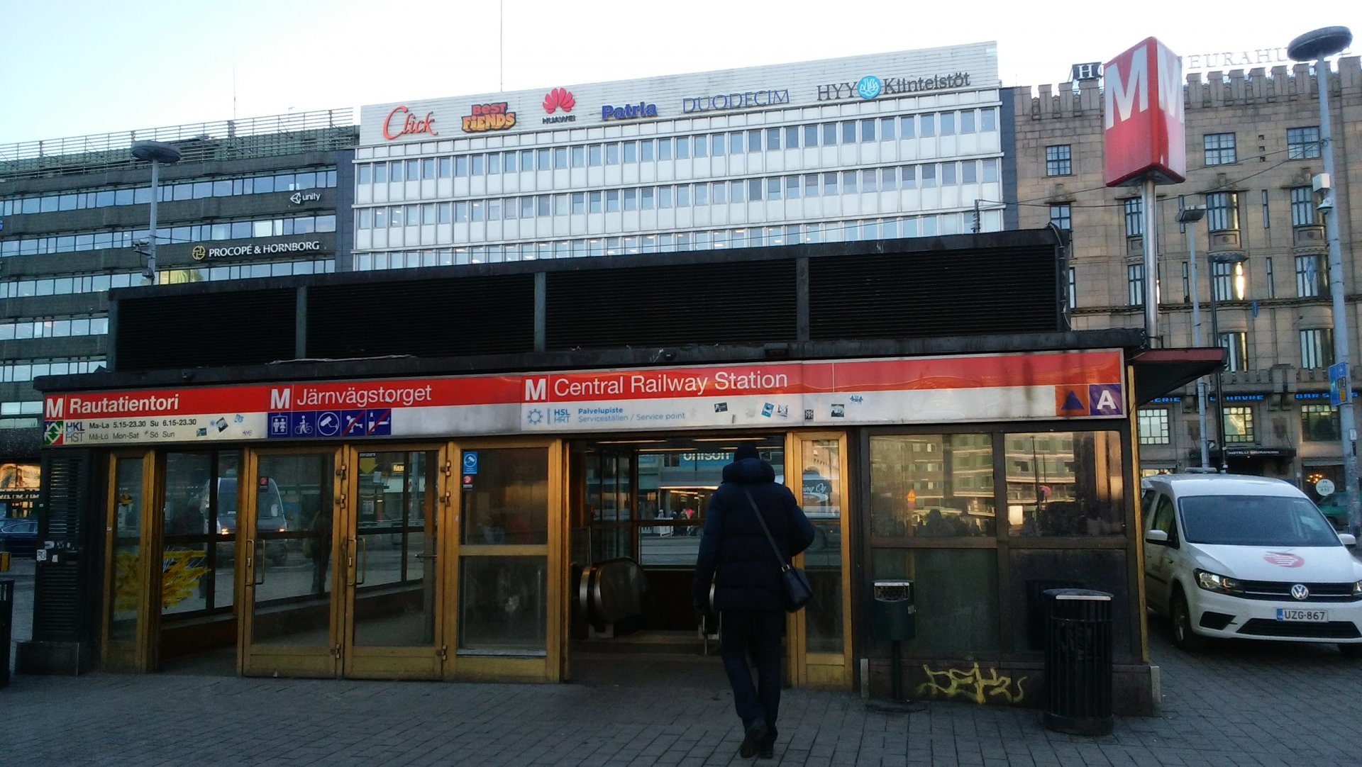 ヘルシンキ中央駅の地下鉄入り口