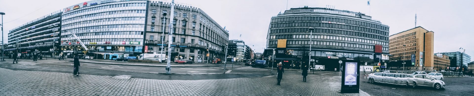 ヘルシンキ中央駅前